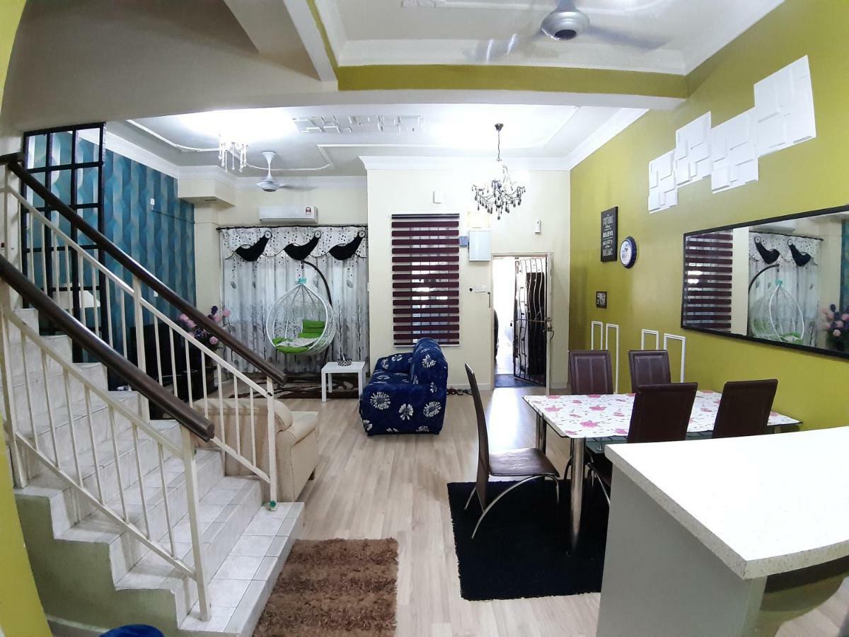 E&A Homestay Klia/ Sepang/ Nilai מראה חיצוני תמונה
